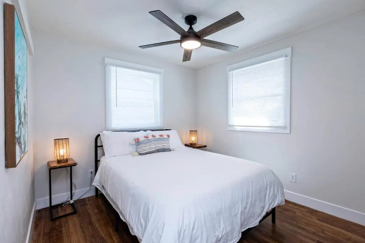The Beach Vibe With Hot Tub 8 Min To The Beach Virginia Beach United States
