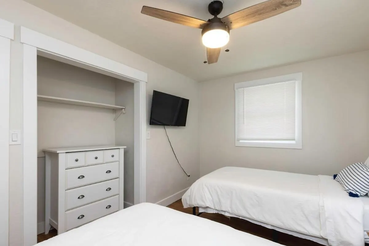 The Beach Vibe With Hot Tub 8 Min To The Beach Virginia Beach Holiday home
