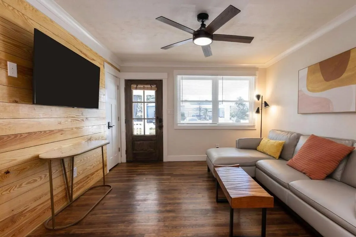 The Beach Vibe With Hot Tub 8 Min To The Beach Virginia Beach Holiday home